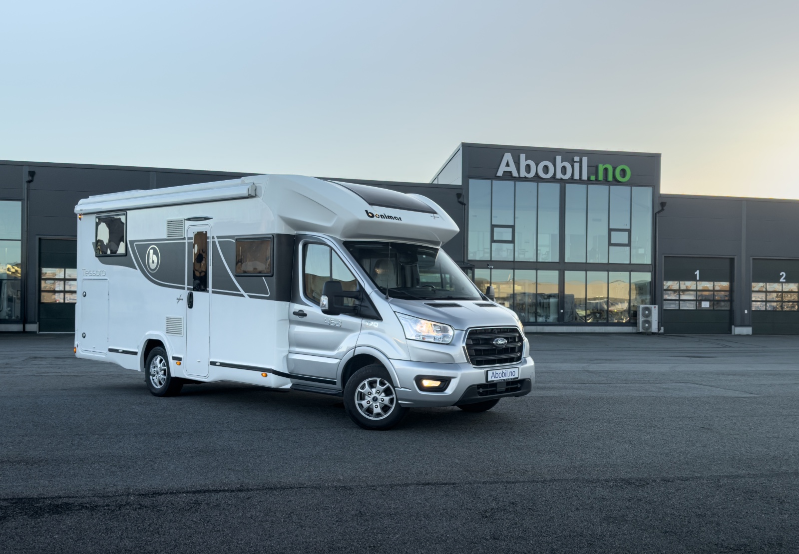 o_1ja1f2g2p1vpk1st6uvc1ah01gc8b Benimar TESSORO 463 - Bilde 1