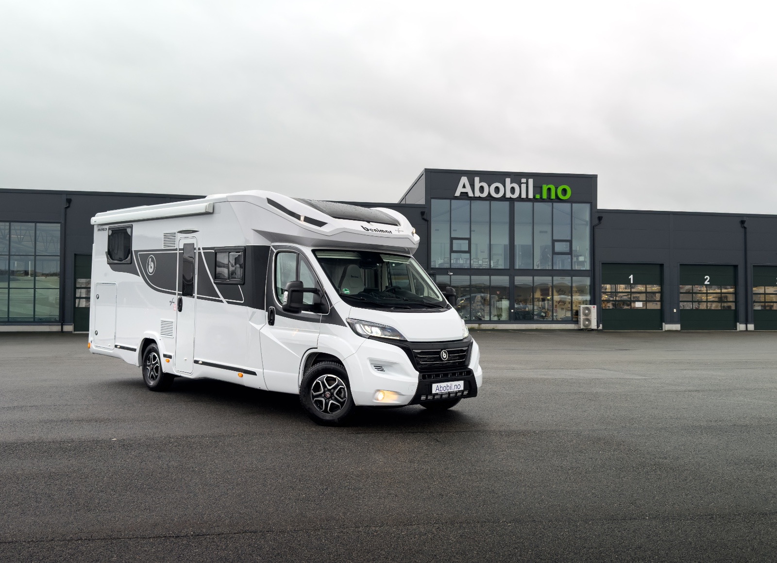 o_1jc94f7gr2gfpvi1qp1qlv6hub Benimar MILEO 263 - Bilde 1